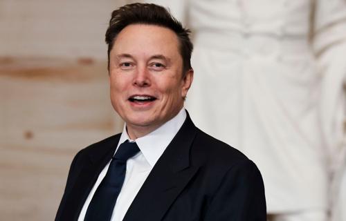 为了应对这些变化我们有理由相信通过不懈的学习与实践中国民航业将能够更好地适应这一趋势为全球客户提供更